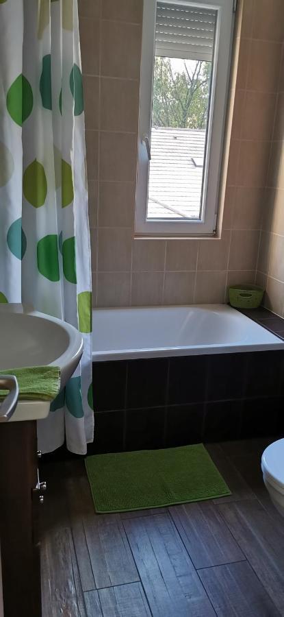Vivi Wellness Apartman Apartment Siofok Luaran gambar